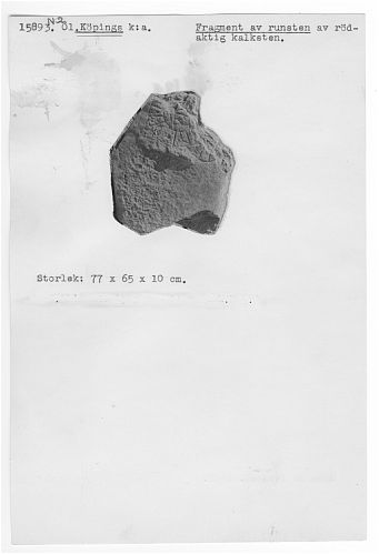 Runes written on fragment av runsten, gråaktig kalksten. Date: V